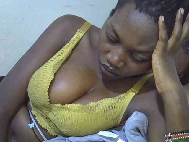 Model: juicy-bella