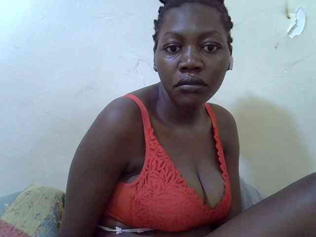 juicy-bella