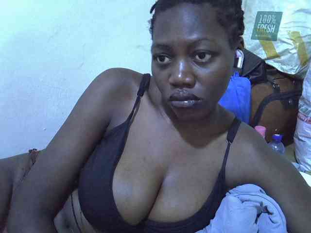 juicy-bella Live Webcam on BongaCams