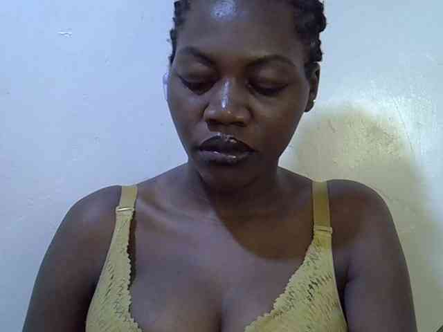 juicy-bella
