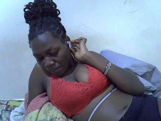 juicy-bella