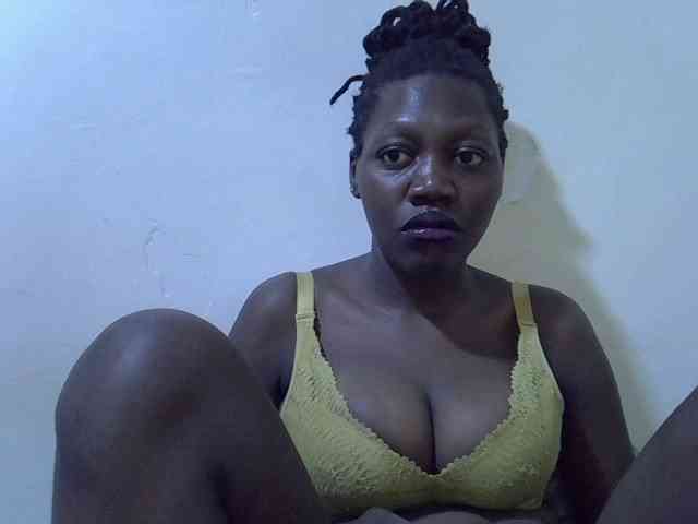 juicy-bella