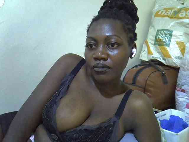 juicy-bella