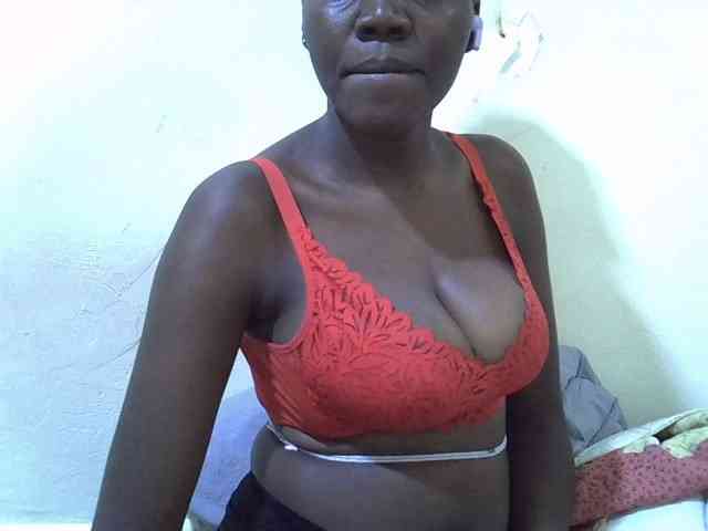 juicy-bella
