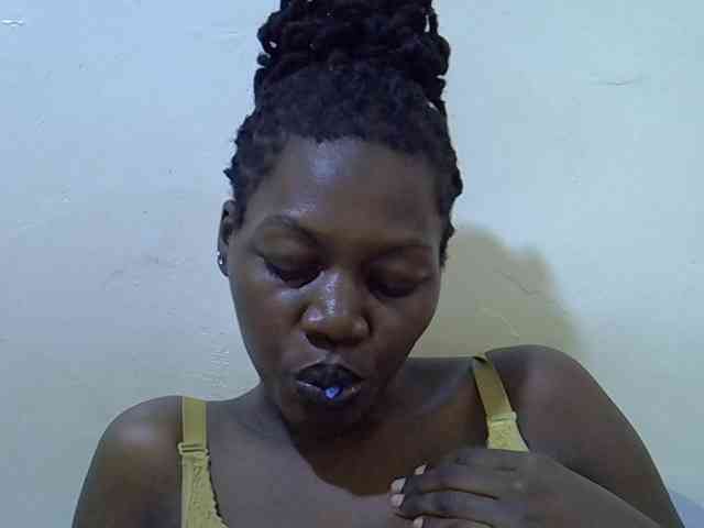 juicy-bella