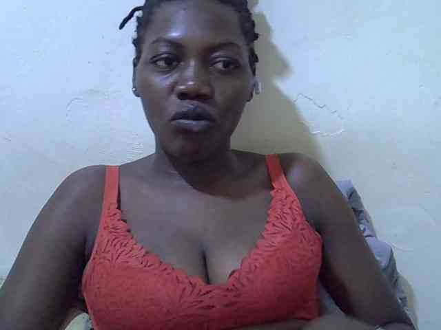 juicy-bella