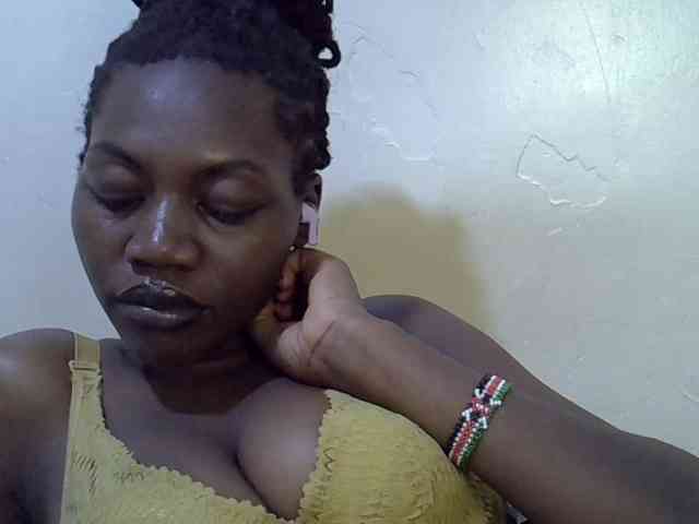 juicy-bella