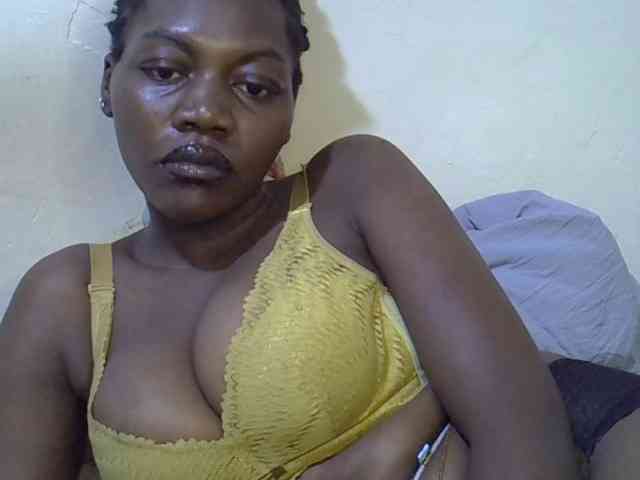 juicy-bella