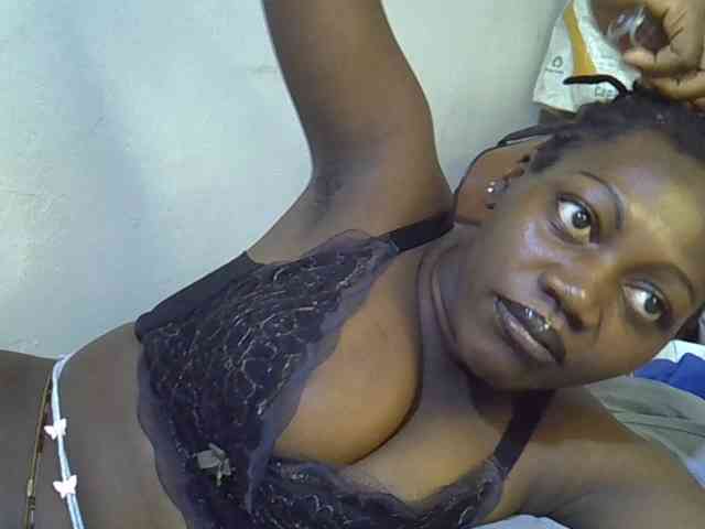 juicy-bella