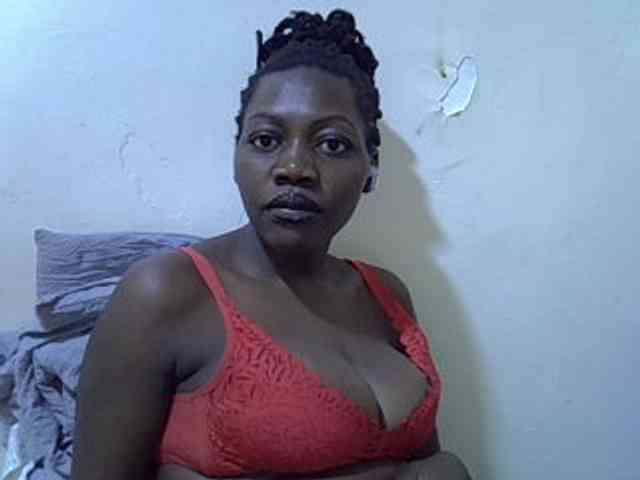juicy-bella