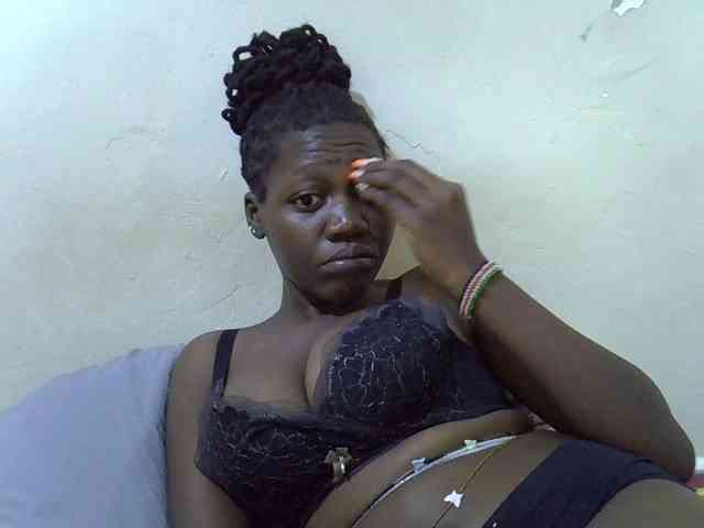 juicy-bella