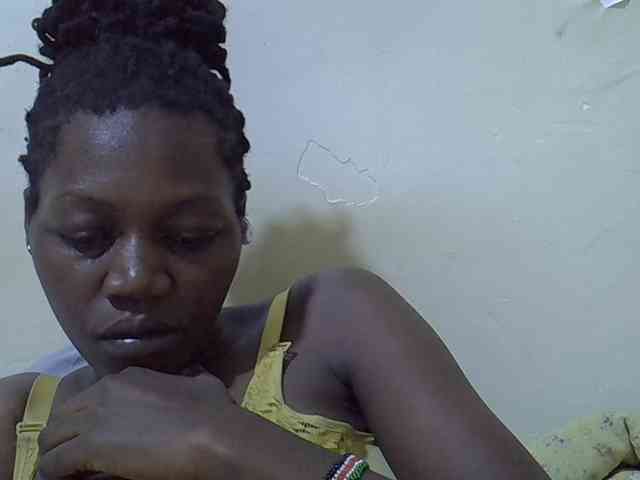 juicy-bella Live Webcam on BongaCams