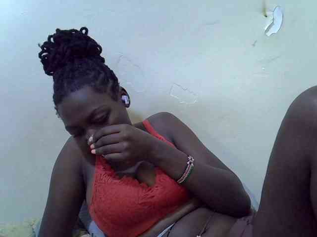 juicy-bella