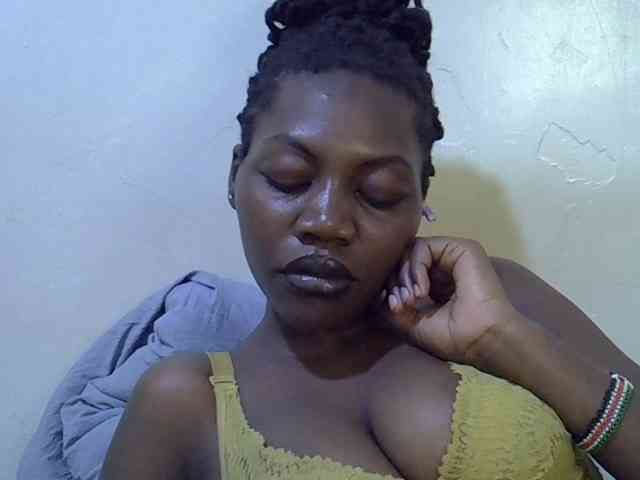 juicy-bella