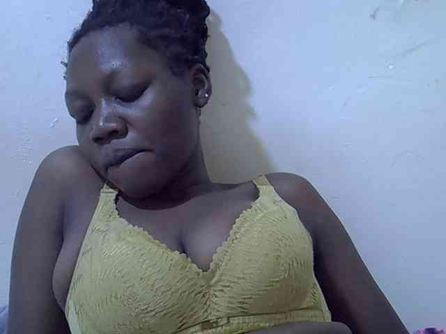 juicy-bella
