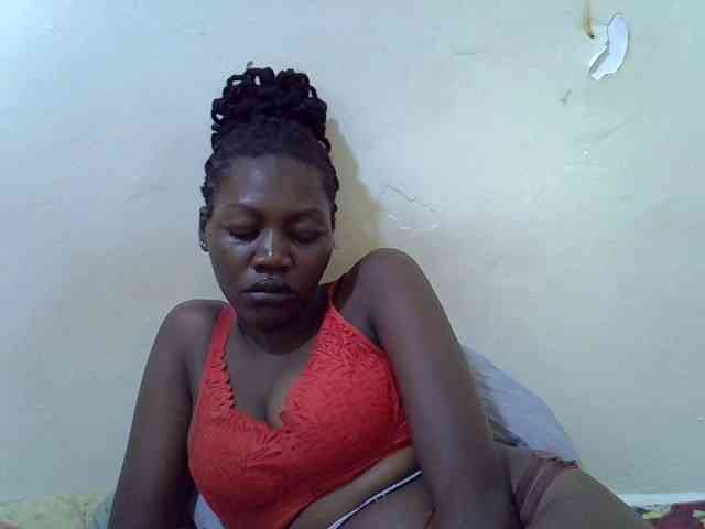 juicy-bella