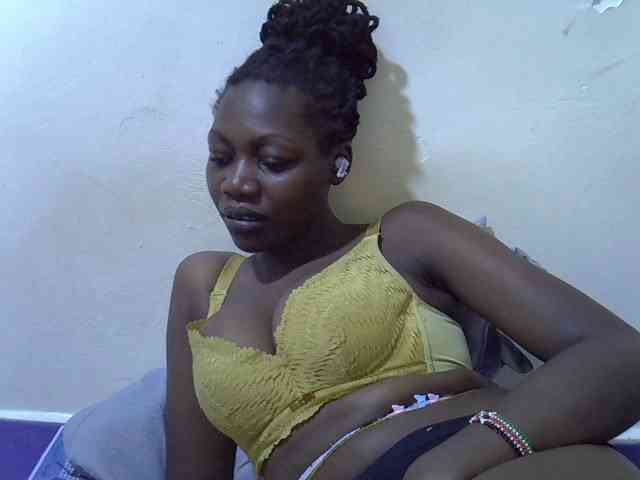 juicy-bella