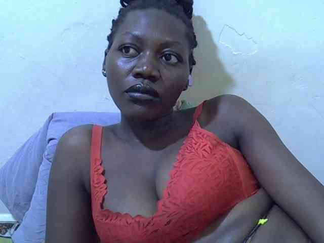 juicy-bella