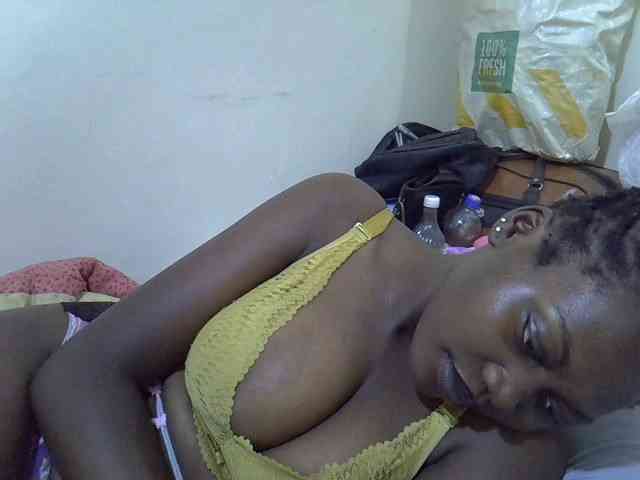 juicy-bella