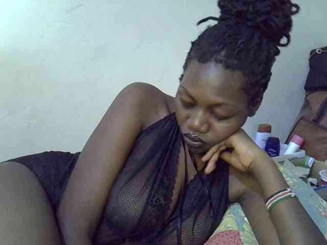 juicy-bella