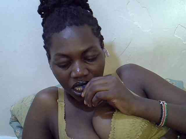juicy-bella