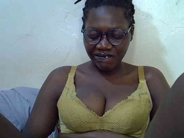 juicy-bella