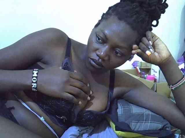 juicy-bella