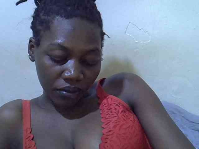 juicy-bella