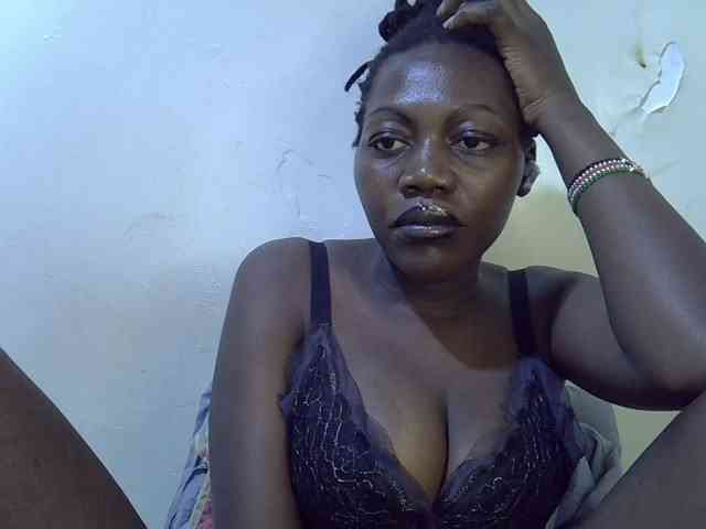 juicy-bella