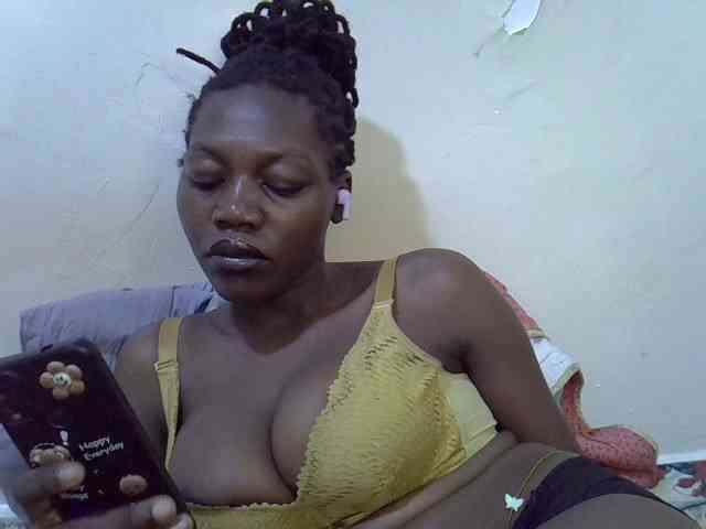 juicy-bella