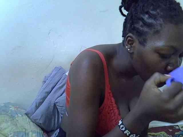 juicy-bella