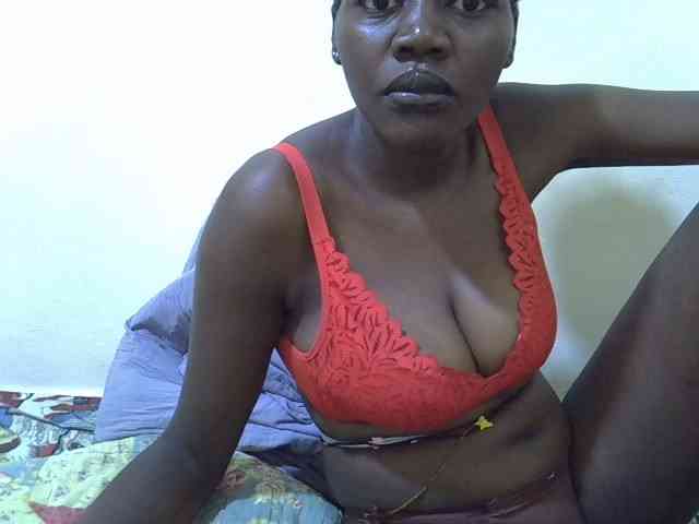 juicy-bella