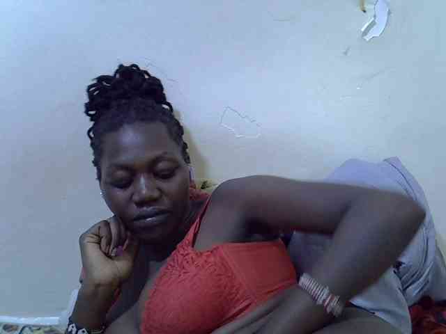 juicy-bella
