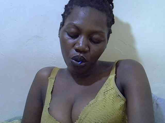 juicy-bella