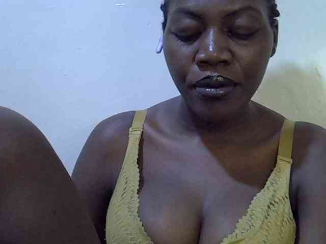 juicy-bella