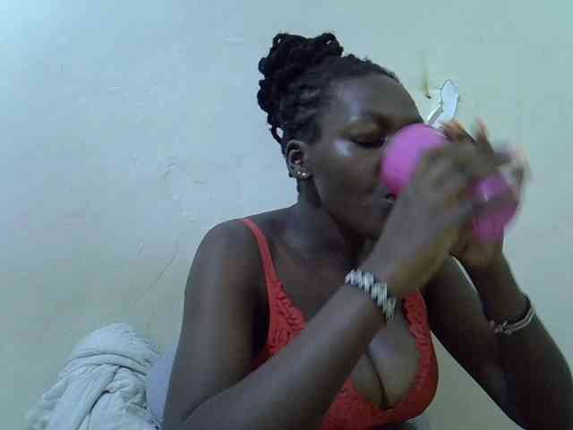 juicy-bella