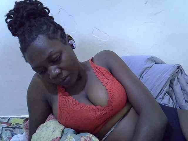 juicy-bella