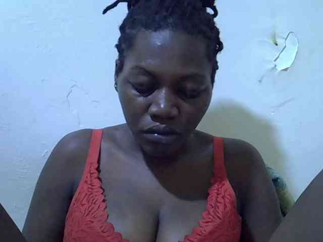 juicy-bella