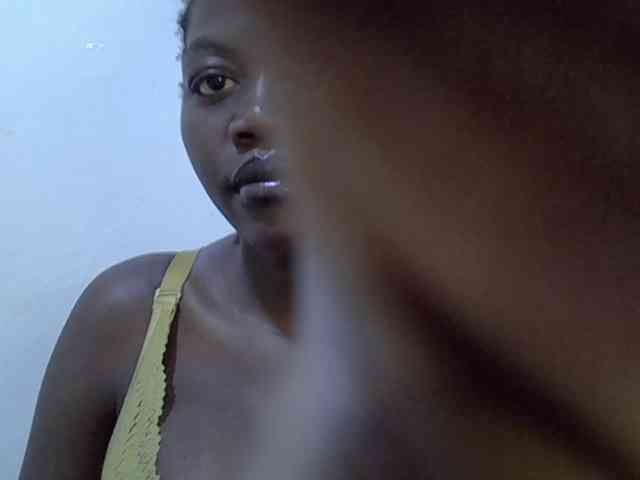 juicy-bella