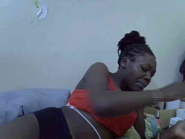 juicy-bella