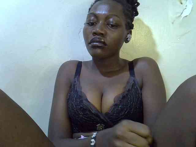 juicy-bella
