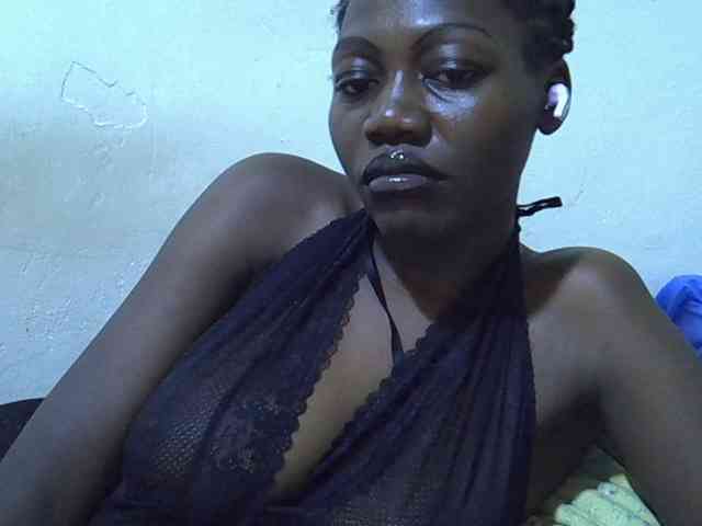 juicy-bella