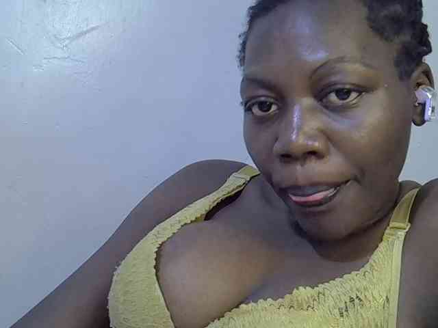 juicy-bella