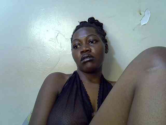 juicy-bella