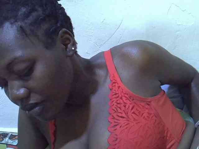 juicy-bella
