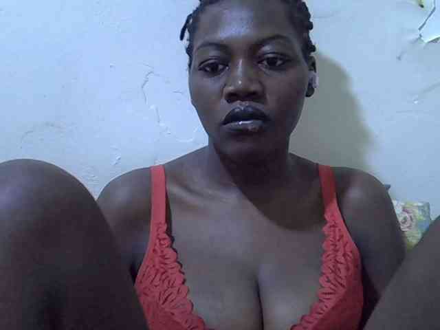 juicy-bella