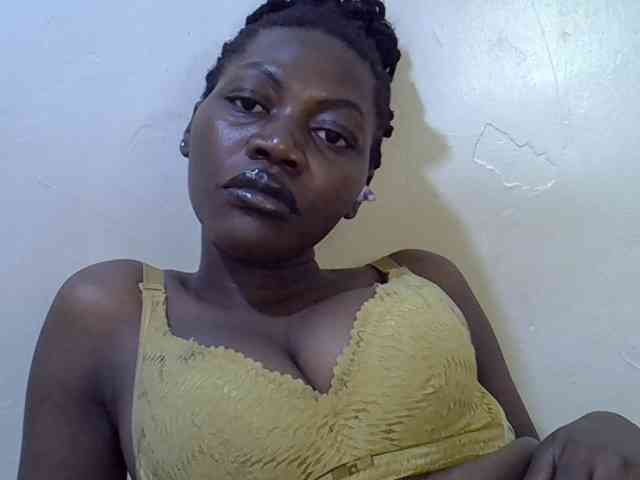 juicy-bella