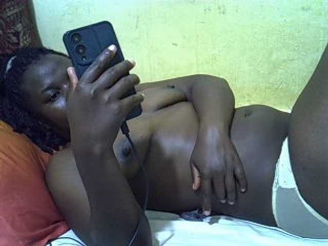 Pretty-doll live cam on BongaCams