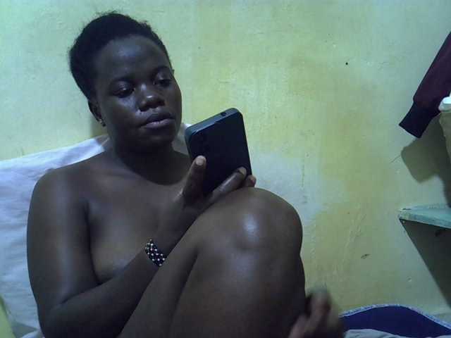 Pretty-doll live cam on BongaCams
