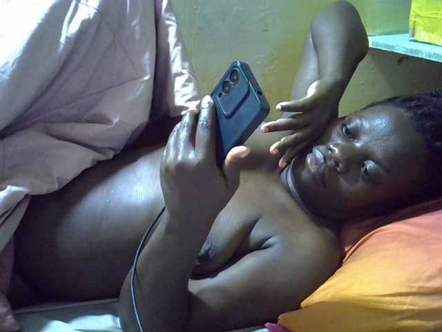 Pretty-doll live cam on BongaCams